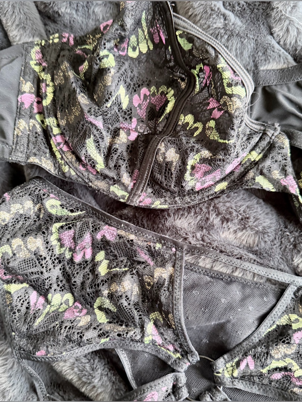 Butterfly Wings Unlined Lace Tulip Cup Bra & Panty - Picture 5 of 5